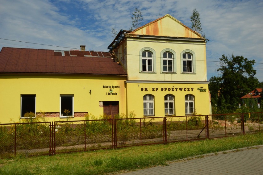 Tak "stara szkoła" w Krzyszkowicach wyglądała w 2020 roku