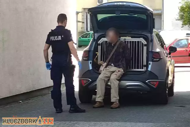 W poniedziałek (12.06) 56-letni nożownik zaatakował 64-letniego właściciela agencji ubezpieczeniowej w Kluczborku. Mężczyzna zmarł. 56-latek został przesłuchany przez śledczych. Nie przyznał się do winy.