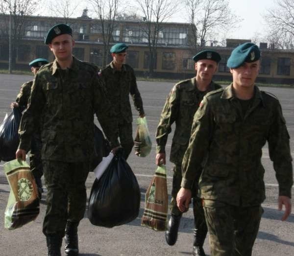 Blisko miesiąc temu żołnierze młodego rocznika zaczynali służbę w wojsku.