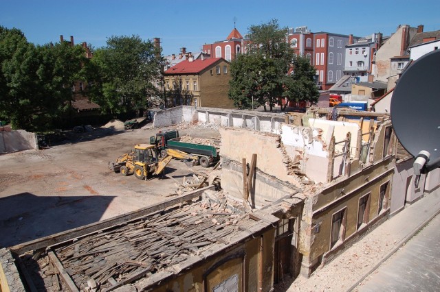 Po wyburzeniach przy ulicy Zamkowej miasto odzyska cenną działkę w centrum Szczecinka.