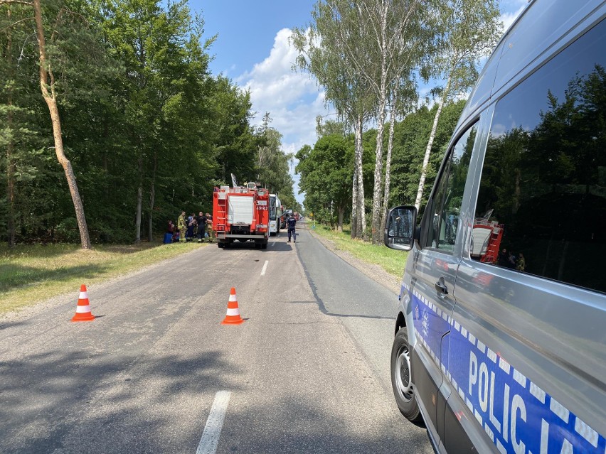 Wypadek na DK 53 w Siarczej Łące. Zderzył się samochód ciężarowy z autokarem. Droga jest zablokowana. 17.07.2023