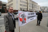 Podlaski Urząd Wojewódzki. Liga Obrony Suwerenności urządziła protest (zdjęcia, wideo)