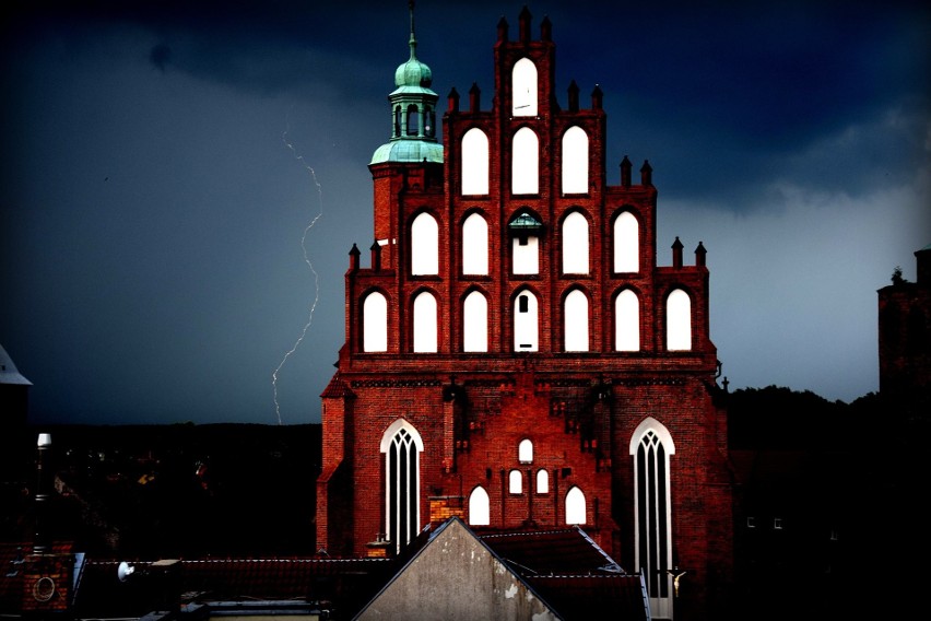 Żarski kościół farny jest charakterystyczną wizytówką...