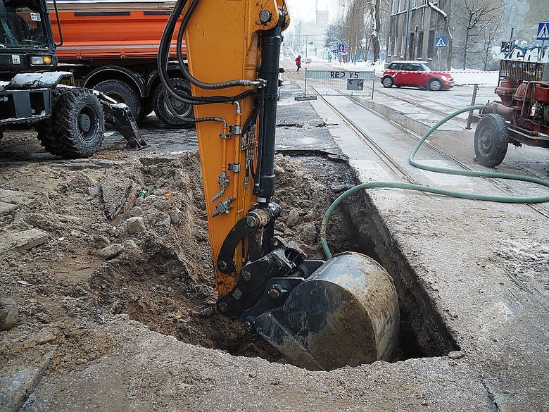 Łódź. Wielka awaria wodociągowa na ul. Franciszkańskiej. Jak długo potrwa naprawa?