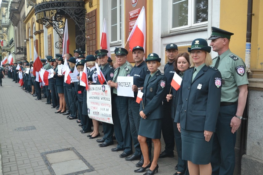 Wrocław: Celnicy znów protestowali. Dziś 200 osób [ZDJĘCIA]