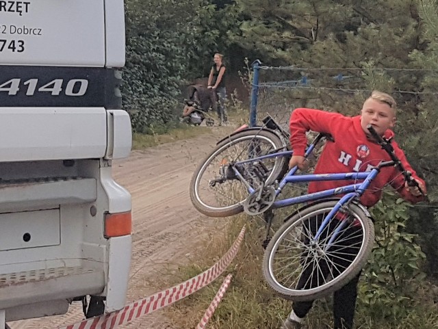 Osiedle domków jednorodzinnych  tonie w kurzu, spalinach i hałasie. Jest niebezpiecznie