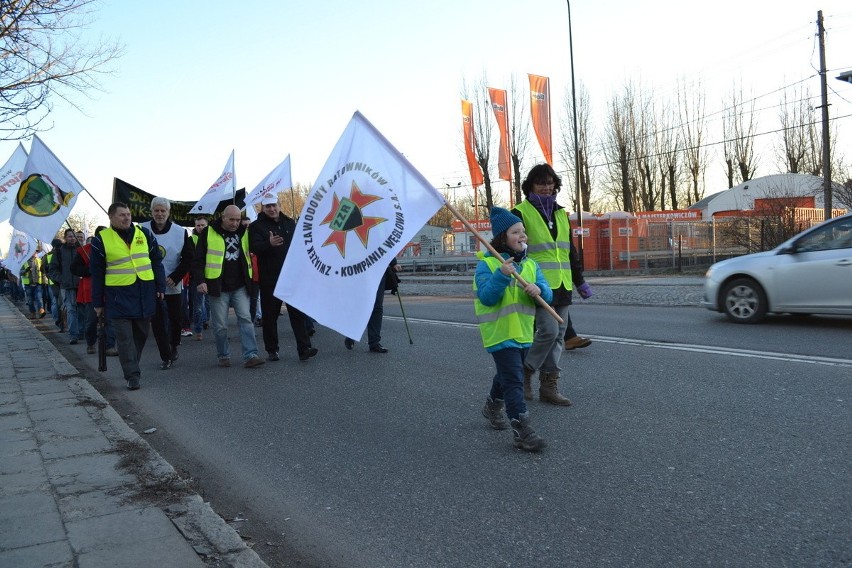 Strajk na Śląsku: Górnicy z kopalni Sośnica-Makoszowy zablokowali DK44 [NOWE ZDJĘCIA + WIDEO]
