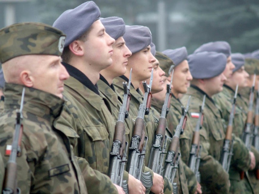 Świezo upieczenie koszalinscy zolnierze zlozyli przysiege.