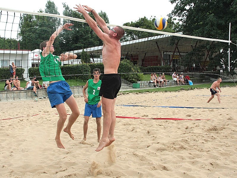 Turniej siatkówki plażowej przyciągnął wielu chętnych