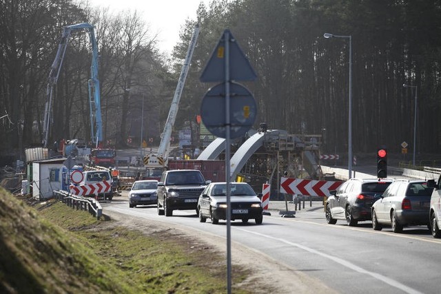 W pierwszej  połowie czerwca Generalna Dyrekcja Dróg Krajowych i Autostrad zamierza udostępnić do ruchu nowy most na trasie do Ustki.