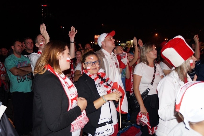 Polacy mistrzami świata! Tak po meczu bawią się Katowice. Kibice i fajerwerki [ZDJĘCIA, WIDEO]