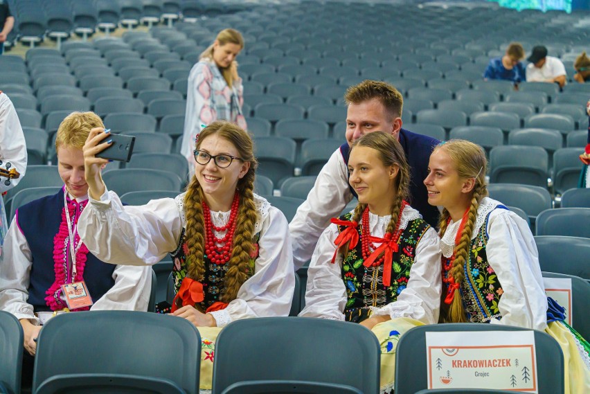 Nowy Sącz. Ruszył najbardziej kolorowy festiwal – Święto Dzieci Gór. W tym roku impreza ma hybrydowy charakter [ZDJĘCIA]