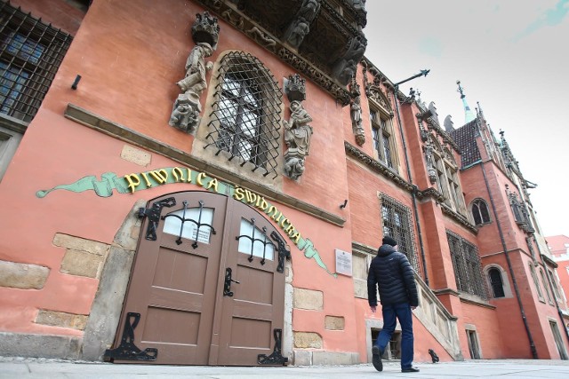 Ponad pół roku od wyłonienia w przetargu nowego najemcy Piwnica Świdnicka na wrocławskim Rynku pozostaje zamknięta