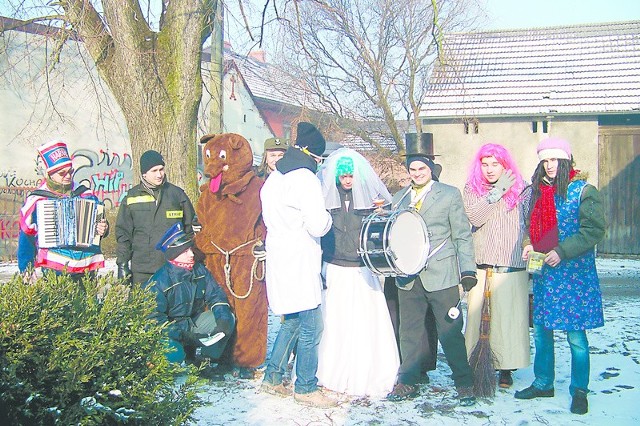 Mieszkańcy Maliny od lat czekali na taki orszak z niedźwiedziem.