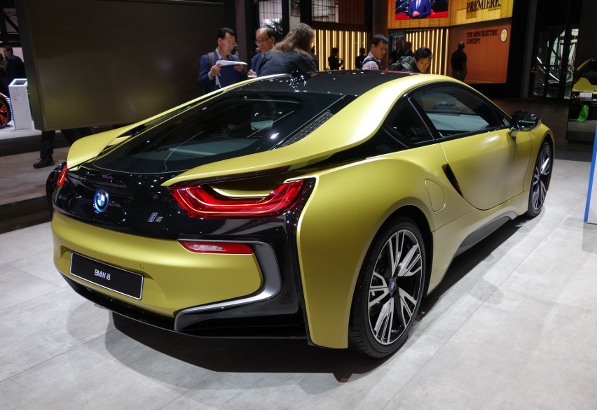 BMW i8...