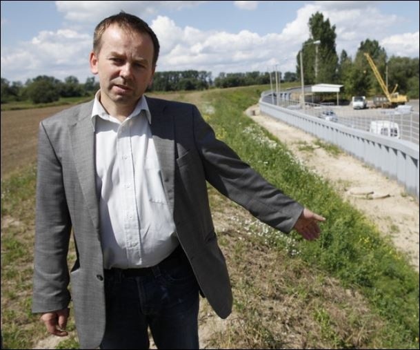 Zbigniew Bahryj przez ponad pięć lat zajmował się głównie budową wałów na Opolszczyźnie w tym także w Opolu.