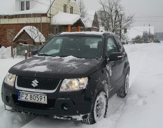 Dla grand vitary niegroźne byłe nawet wiejskie drogi. Auto pokonywało je bez problemów (fot. Czesław Wachnik)