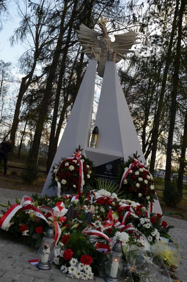 Pomnik odsłonięty w Kłaju jest dziełem prof. Czesława Dźwigaja