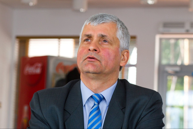 To wojewoda odpuszcza winy radnym. Czy sprawiedliwie?
