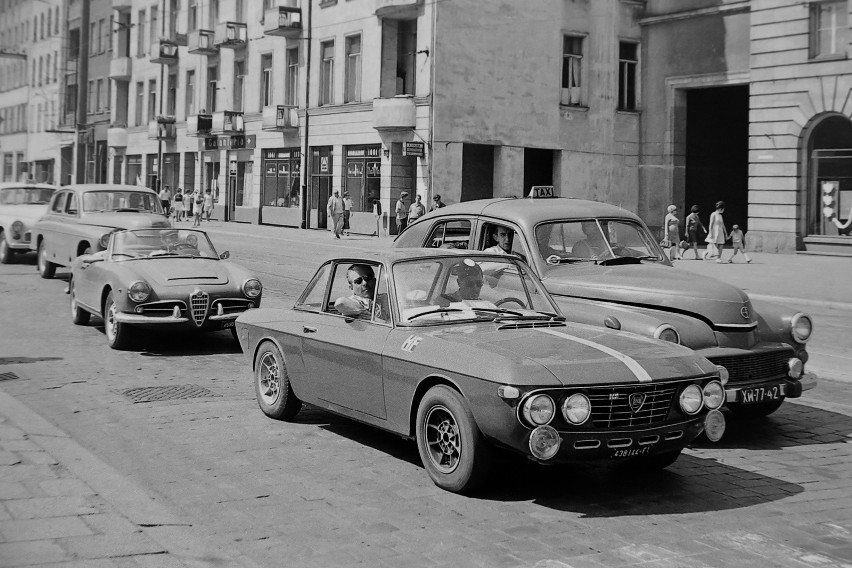 Zdjęcia samochodów na wrocławskich ulicach w latach 70 i 80...
