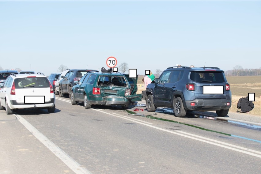 Zderzenie sześciu samochodów na trasie Słupsk - Ustka....