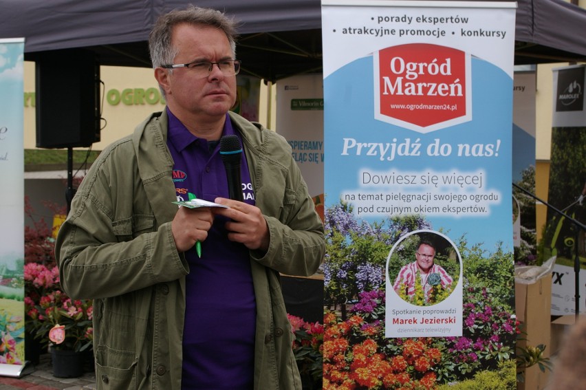 Dziennikarz telewizyjny Marek Jezierski radzi gorliczanom, jak dbać o ogrody