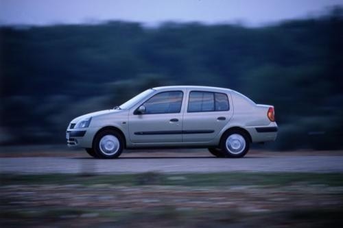 Fot. Renault: Niezbyt nowoczesny silnik 1,4 l/75 KM zużywa...