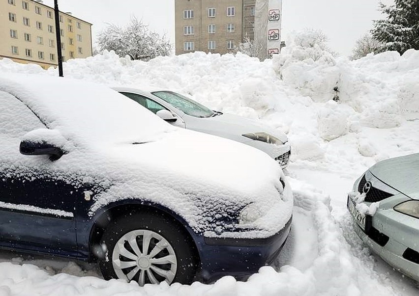 Zasypane osiedla i parkingi nie mogą byc odśnieżopne, bo nie...