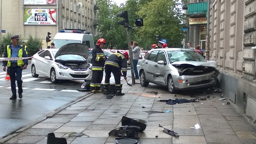 Wypadek na Żeromskiego. Samochód potrącił pieszego na chodniku [ZDJĘCIA+FILM]