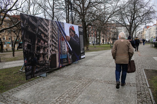 Wielkoformatową wystawę można oglądać do 31 marca. Organizatorem jest Stowarzyszenie Pokolenie we współpracy z miastem Katowice, Muzeum Śląskim i Fundacją BGK.