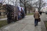 Katowice. Wielkoformatowa wystawa "To wciąż jest nasza wojna" na pl. Wolności