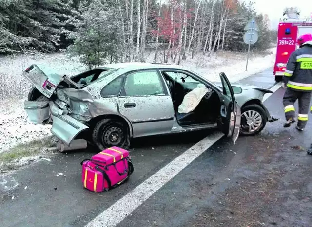 W Grębowie (powiat tarnobrzeski) w niedzielny poranek dachowała honda accord.