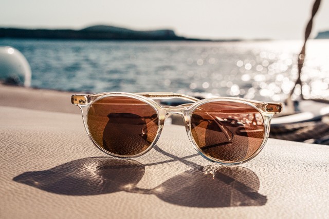 Okulary przeciwsłoneczne nie tylko chronią oczy, ale mogą mieć znacznie szersze zastosowanie.