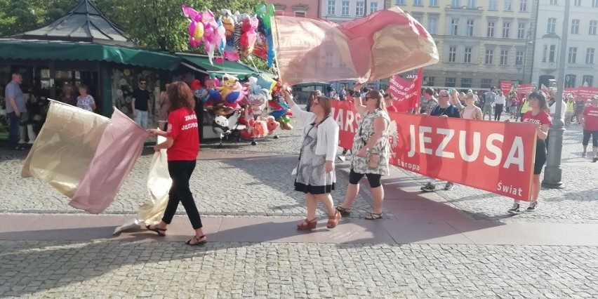 Marsz dla Jezusa w centrum Wrocławia. "Chcemy pokazać, że Jezus jest realny"