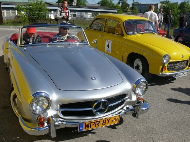 Mercedes i syrenka - na mistrzostwach spotkały się dwa światy motoryzacji.