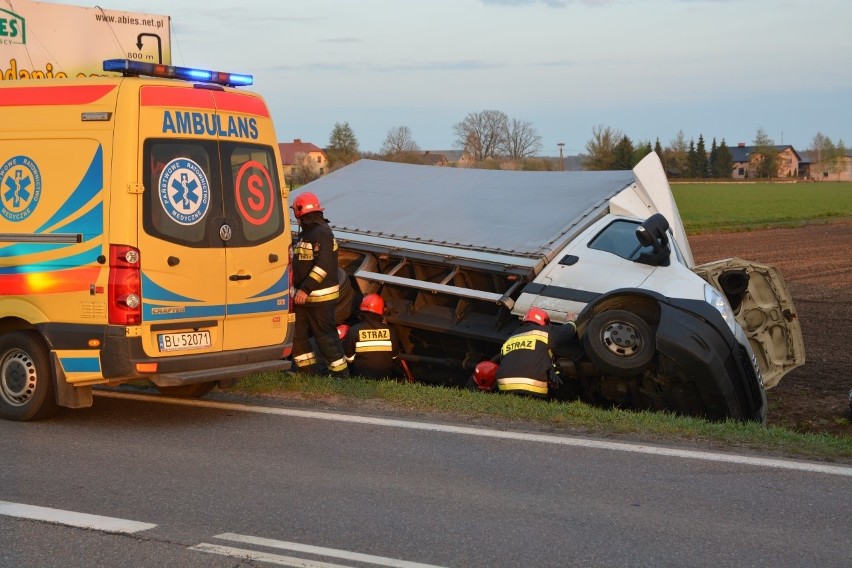 Miecze. Iveco w rowie. Kierowca zasłabł (zdjęcia)