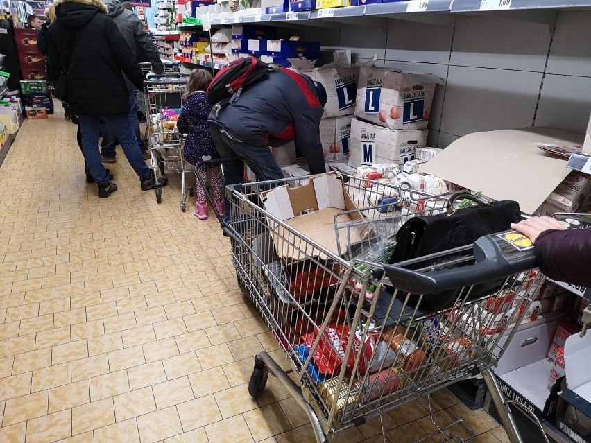 Zarobki w Lidlu. Lidl podnosi pensje. Kasjerzy dostaną 4,6...