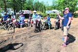 Zgrupowanie Akademii Orlenu w Człuchowie. Było około 40 motocrossowców