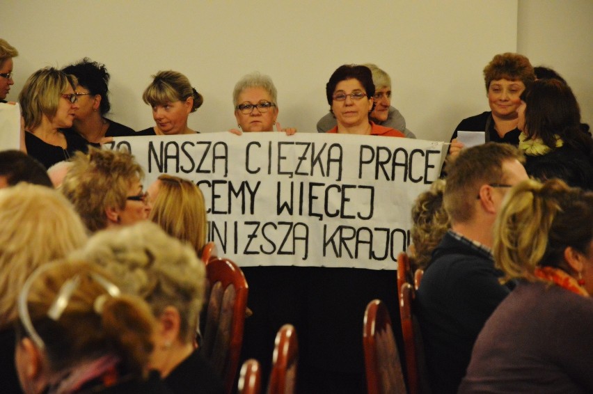 Pracownicy Domów Pomocy Społecznej w Łodzi nie chcą ich prywatyzacji. Boją się o pracę [ZDJĘCIA]