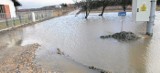 Woda deszczowa podtopiła drogi w tarnobrzeskim osiedlu