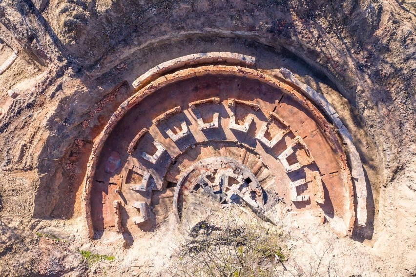 Sopot: Atrakcyjna działka odkrywa swoje tajemnice. Badania archeologiczne przed planowaną budową odsłoniły fundamenty miejskiej cegielni