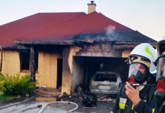 W poniedziałek wieczorem, 4 lipca, w domu w Rejnie (gmina Dąbrowa Biskupia) wybuchł pożar