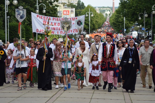 Tysiące pielgrzymów dotrze na Jasną Górę na święto Matki Bożej Częstochowskiej