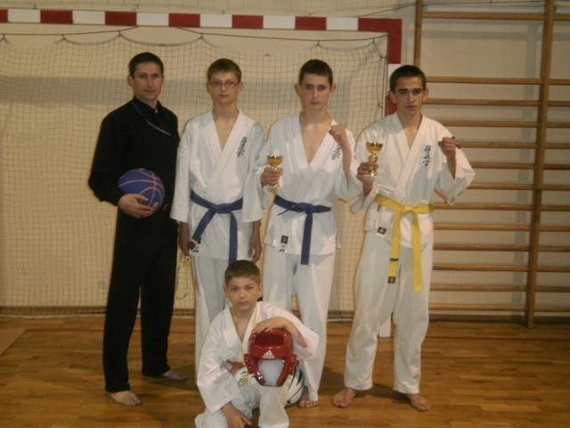 Reprezentacja Brokowskiego Klubu Karate Kyokushinkai w Ząbkach.