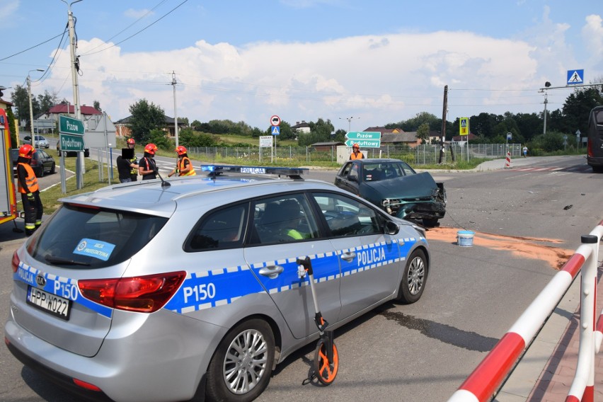 Wypadek w Wodzisławiu. Pijany kierowca z Ukrainy uderzył w...