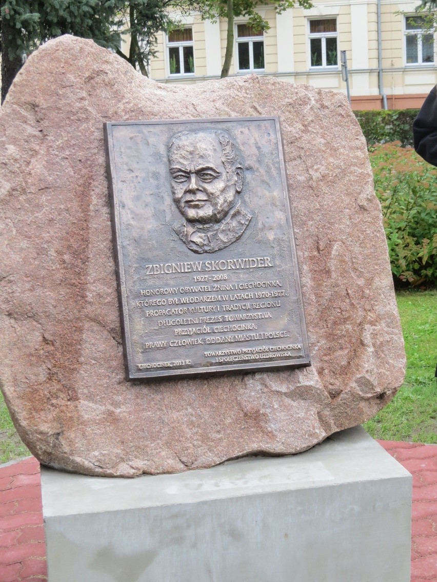 W Ciechocinku odsłonięto obelisk poświęcony Zbigniewowi Skorwiderowi [zdjęcia]