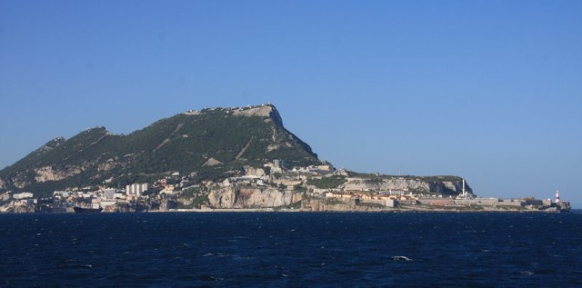 Skała Gibraltar widziana z Morza Śródziemnego.