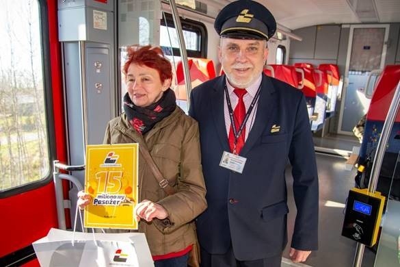 Pani Urszula ze Strykowa jest 15-milionowym pasażerem Łódzkiej Kolei Aglomeracyjnej.