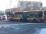 Koszmarne warunki na drogach na Dolnym Śląsku i pod Wrocławiem. Wypadki, korki i utrudnienia w ruchu