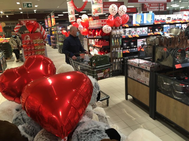 Otwarcie sklepu Kaufland w Pasażu Świętokrzyskim. Przyszło wiele osób.